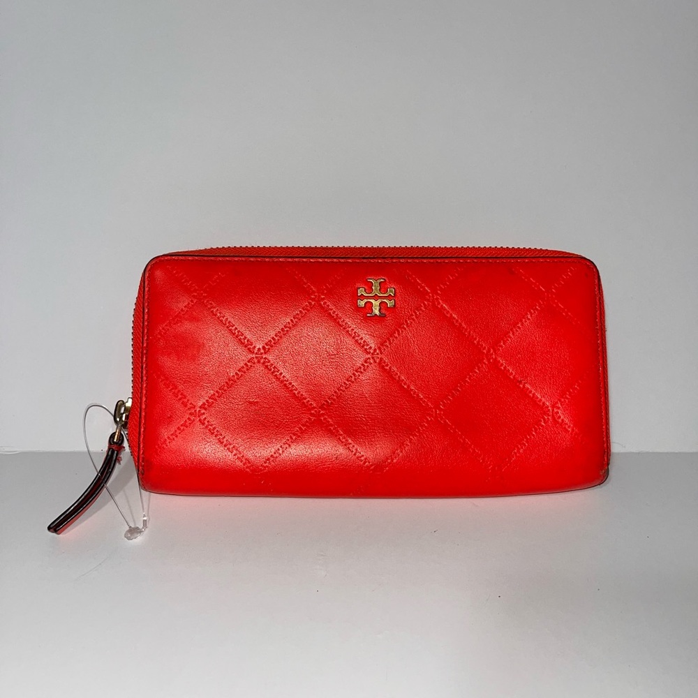 ❌❌SOLD❌❌ Tory Burch Red Quilted Wallet